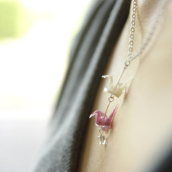 本美濃紙のジュエリー／OrigamiJewelry　「tsuru」　きなりいろ　うすべにいろ　　ネックレス 2枚目の画像