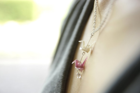 本美濃紙のジュエリー／OrigamiJewelry　「tsuru」　きなりいろ　うすべにいろ　　ネックレス 2枚目の画像