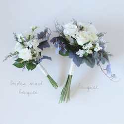 ホワイトローズとブルーのベリーのナチュラルキャスケードブーケ〜wedding bouquet 〜 4枚目の画像