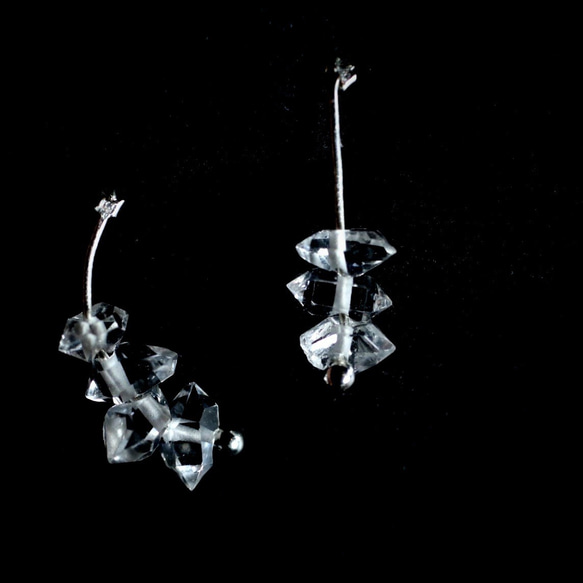 流れ星　ハーキマーダイヤモンドとシルバーのピアス（カーブとストレート） 4枚目の画像