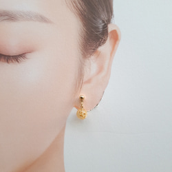 White ball pierce/earring(デルフィニウム) 4枚目の画像