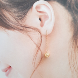 White ball long pierce/earring (デルフィニウム) 4枚目の画像