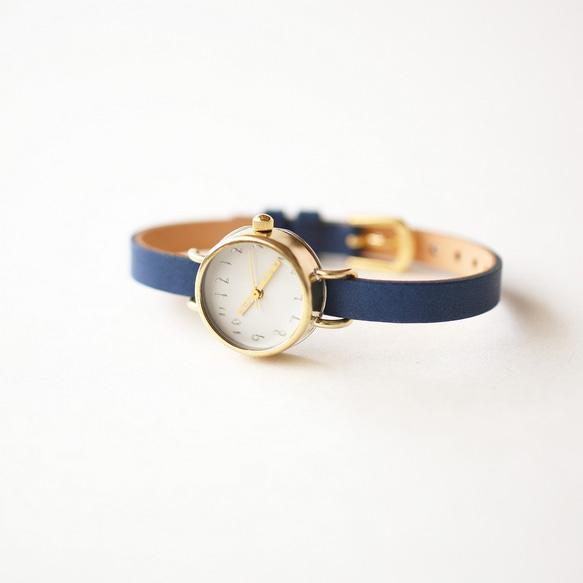 クルチュアン_02 | シンプルなハンドメイド腕時計　ベルト：インディゴ 2枚目の画像