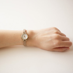 クルチュアン_03 | シンプルなハンドメイド腕時計　ベルト：サンドベージュ 4枚目の画像