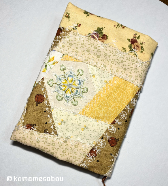 ハンドメイドカバー ✿クレイジーキルト刺繍・文庫本カバー ブックカバー 手細工工房 小豆