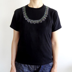 【送料無料】シロツメ草のネックレスTシャツ（ブラック） 5枚目の画像