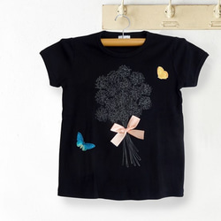 【送料無料・再販】シロツメ草の花束Tシャツ(黒) 1枚目の画像