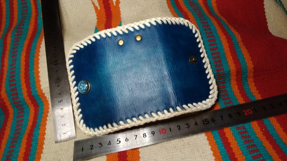 【送料無料】手染めレザーキーケース　ヌメ革仕様　青　ブルー　飾り　ボタン　かがり縫い　 6枚目の画像