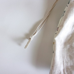 鳥と草花柄のパッチワーク巾着トートバッグ(アイボリー／生成り) 5枚目の画像