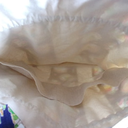 インコと花柄のパッチワーク巾着トートバッグ(ダークブルー／生成り) 6枚目の画像