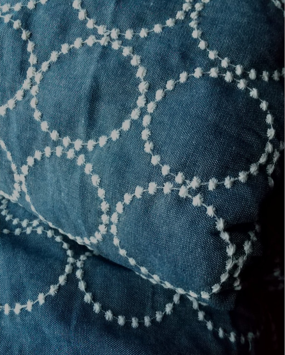 北欧風 ファブリック サークル刺繍生地 タンバリン柄 ネイビーブルー 4枚目の画像
