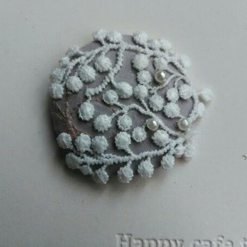 ミナペルホネン forest parade風レースのブローチ 木の実のブローチ  