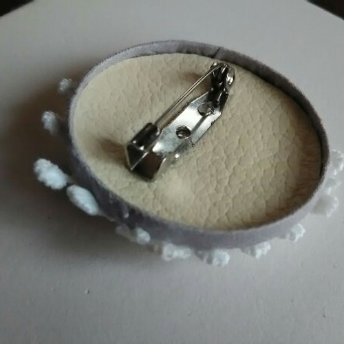 ミナペルホネン forest parade風レースのブローチ 木の実のブローチ  