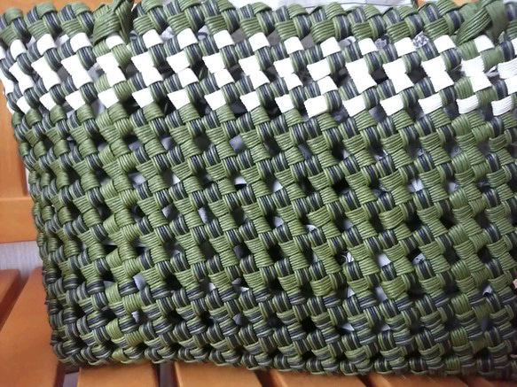 四つ畳み編み 横長バック 3枚目の画像