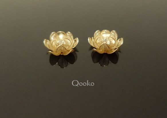 宝石を隠した蓮の花 1枚目の画像