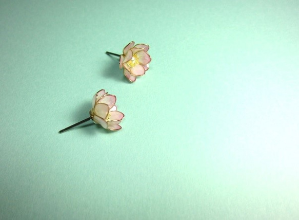 蓮の花のピアス　【 ピンク 】 2枚目の画像