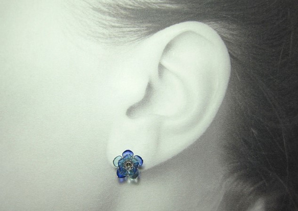 蓮の花のピアス　【 水彩・青 】 4枚目の画像