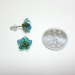 蓮の花のピアス　【 水彩・碧 】 3枚目の画像