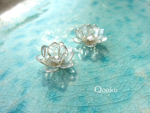 氷の蓮の花 ピアス（スタッド・一粒） Qooko 通販 5900179