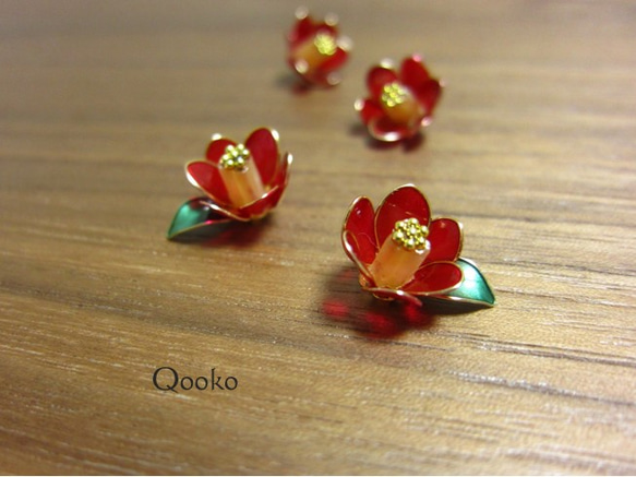 赤椿のピアス 1枚目の画像