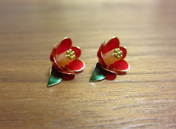 赤椿のピアス 2枚目の画像