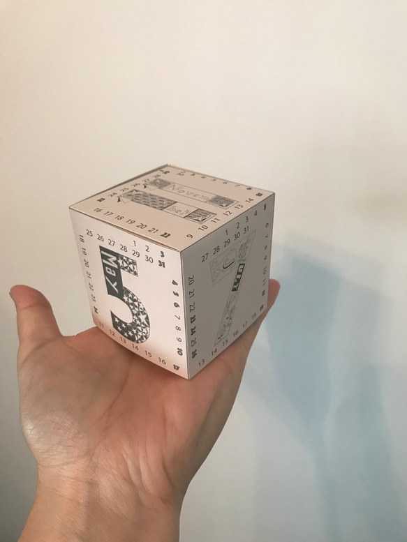 サイコロ型　入れ子の箱　2020カレンダー　ベージュ 3枚目の画像