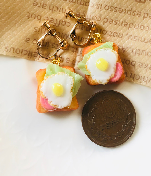 ミニチュア朝食こんがりトーストと目玉焼きたち   イヤリング/ピアス 6枚目の画像