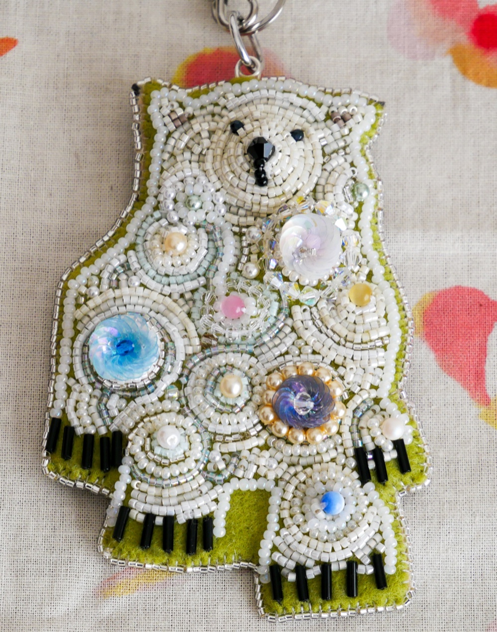 くまちゃんの誕生日会　立体ビーズ刺繍オブジェ　ハンドメイド