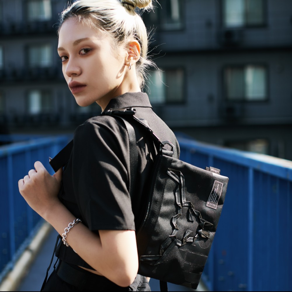 ブラックブルスカル＿サコッシュ