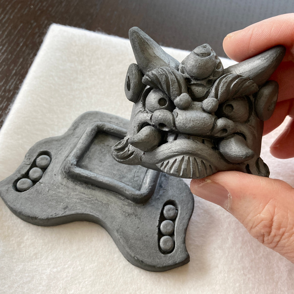 P*t様 鬼瓦 棟飾り 飾り瓦 ２対セット 魔除け 置物 節分のお茶席や魔除け飾りに【鬼瓦型の香合】本物の瓦製。指輪ケースに