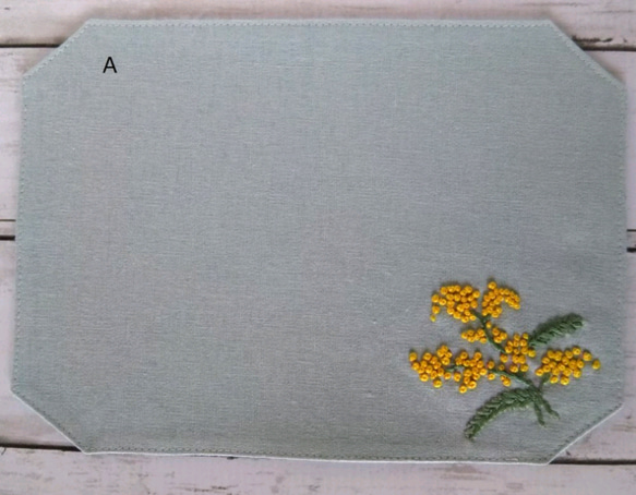 ミモザ刺繍のティーマット 3枚目の画像