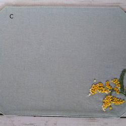 ミモザ刺繍のティーマット 7枚目の画像