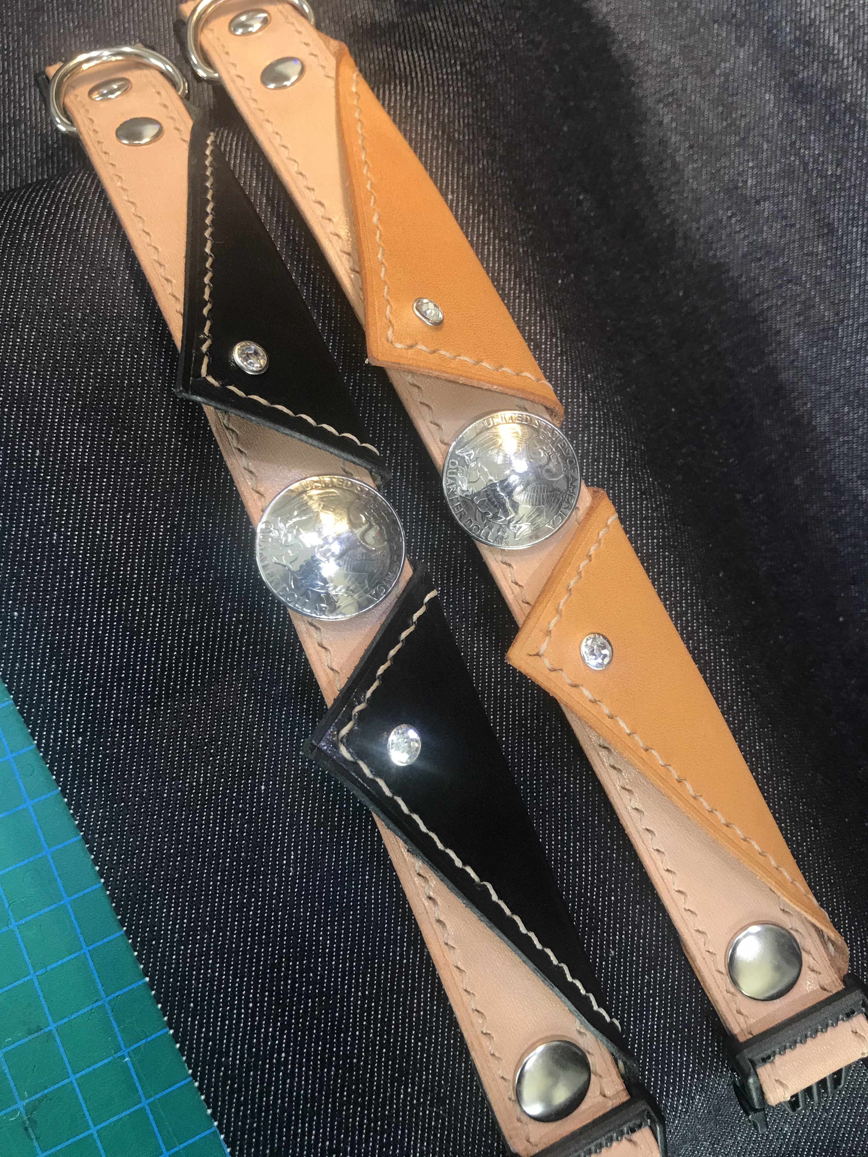 本革レザー首輪　ボタンダウン風ワンタッチ式　小型犬用