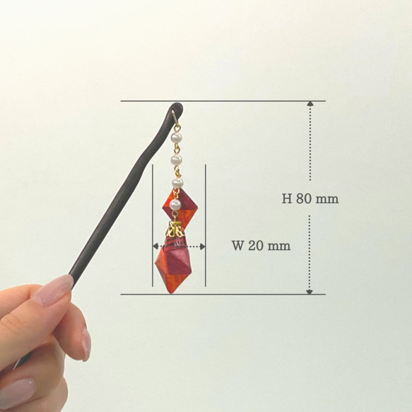 【送料・ギフト包装無料】かんざし 木 揺れる 普段使い ハンドメイド 折り紙使用 撥水仕上 職人技 赤 夏祭 プレゼント 3枚目の画像