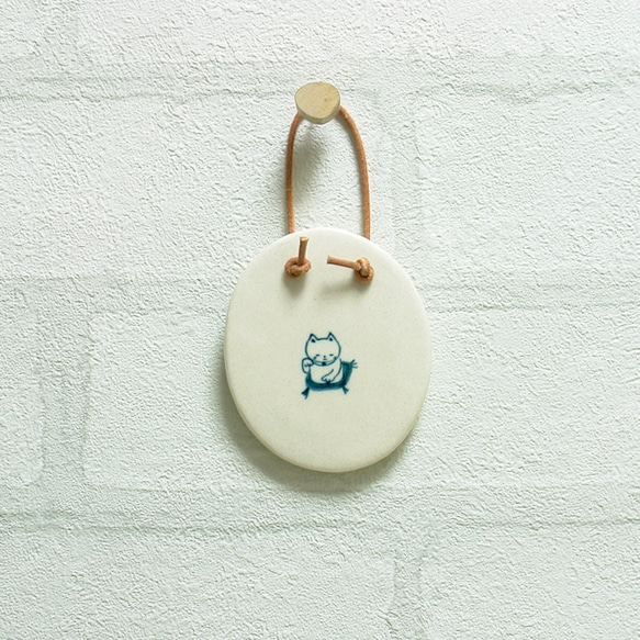 陶器の壁掛け：招き猫 1枚目の画像