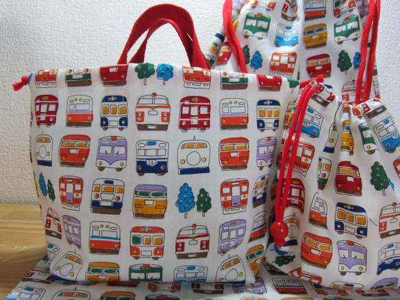 入園準備☆お着替え袋とお弁当袋、コップ袋、３点セット☆生成地にオレンジ電車 2枚目の画像