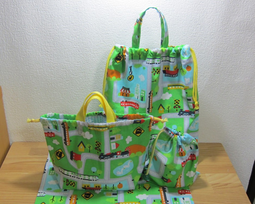 入園準備、4点☆お弁当袋とコップ袋、お着替え袋、ランチマット