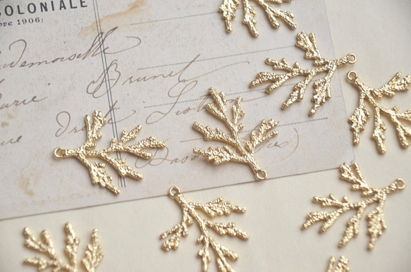 ◆送料無料◆Gold coral branch charm 高品質 サンゴの枝 チャーム 2枚目の画像