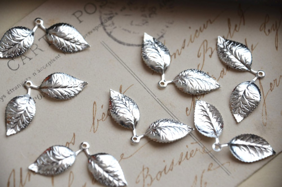 ◇送料無料◇2枚のリーフ チャーム シルバーカラー チャーム プロフ 