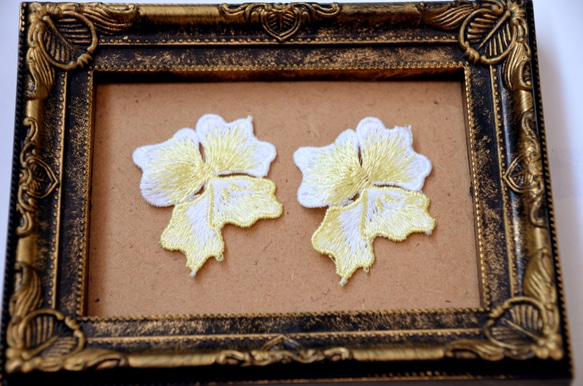 ◆全品送料無料◆Tropical flower イエロー お花のモチーフ 刺繍ワッペン風 1枚目の画像