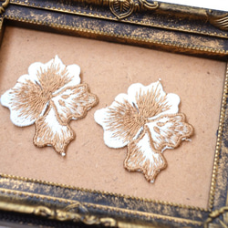 ◆全品送料無料◆Tropical flower ブラウン お花のモチーフ 刺繍ワッペン風 3枚目の画像