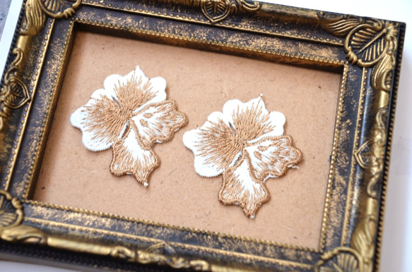 ◆全品送料無料◆Tropical flower ブラウン お花のモチーフ 刺繍ワッペン風 3枚目の画像