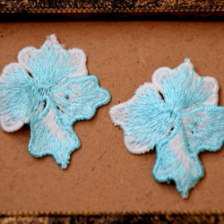 ◆全品送料無料◆Tropical flower ライトブルー お花のモチーフ 刺繍ワッペン風 3枚目の画像
