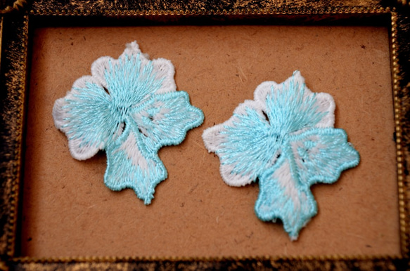 ◆全品送料無料◆Tropical flower ライトブルー お花のモチーフ 刺繍ワッペン風 3枚目の画像