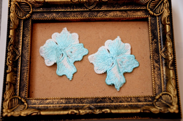 ◆全品送料無料◆Tropical flower ライトブルー お花のモチーフ 刺繍ワッペン風 4枚目の画像