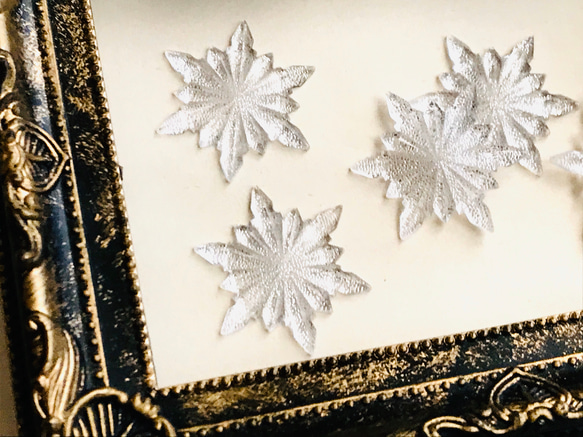 ◆送料無料◆snowflake cabochon デコパーツ　ホワイトシルバー 1枚目の画像