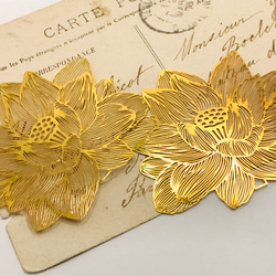 ◆送料無料◆gold lotus flower ゴールドカラー 蓮の花　チャーム 1枚目の画像