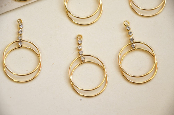 ◆送料無料◆Gold ring charm ラインストーン付き ゴールド リングチャーム 1枚目の画像