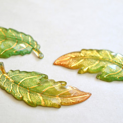 ◆送料無料◆green leaf  charm　グリーンカラー アクリル リーフチャーム 3枚目の画像