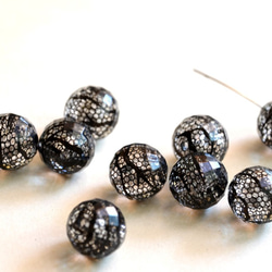 ◆送料無料◆black lace beads ブラックカラー レース模様 アクリルビーズ 2枚目の画像